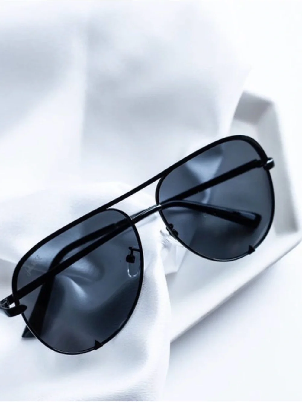 N/A sleek black